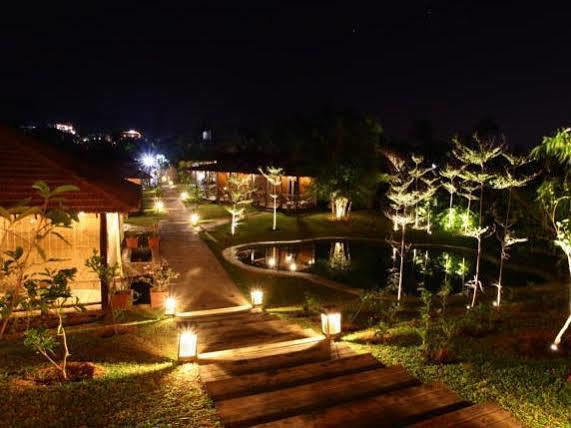 Ecowoods Village Spa & Yoga Retreat Morjim Bagian luar foto